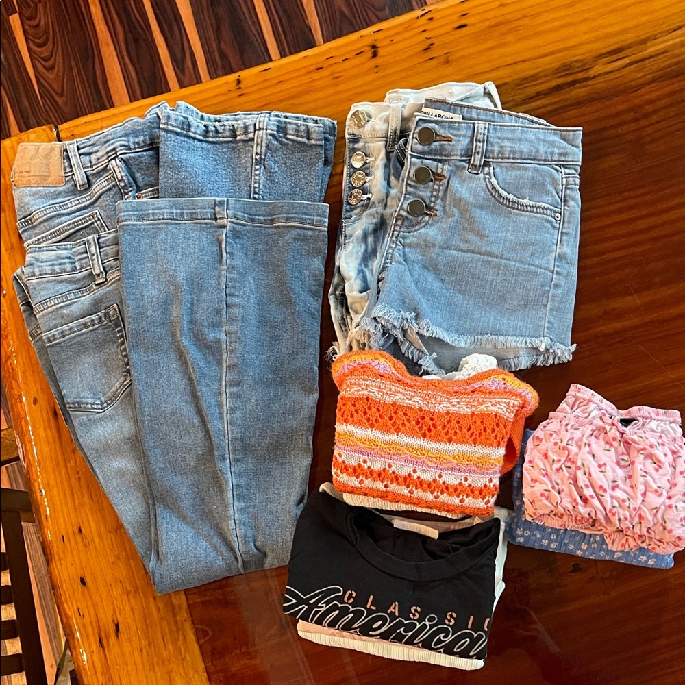 Girls Denim Jeans & “baby” tee’s and tops size medium 12 pieces in lot